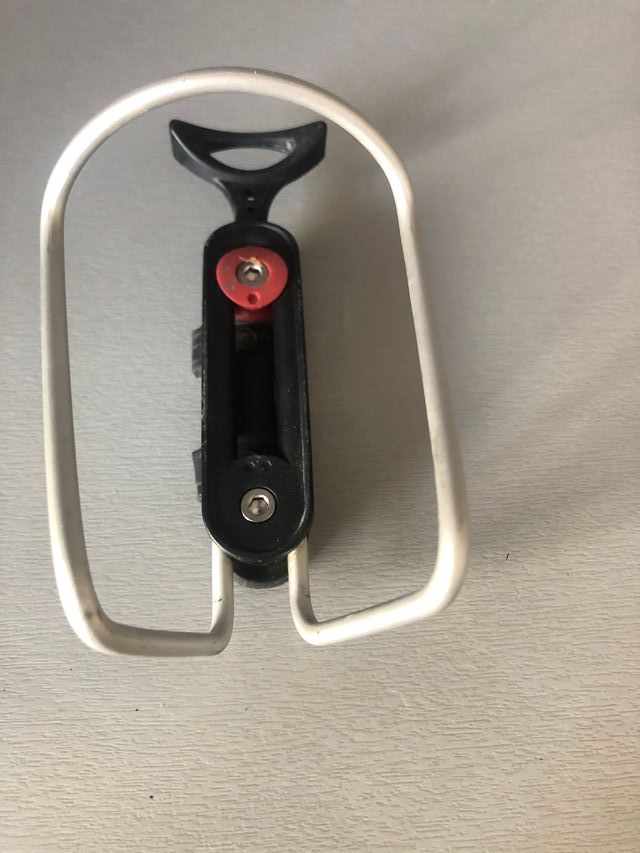 Porta bidones bicicleta con soporte para fijación