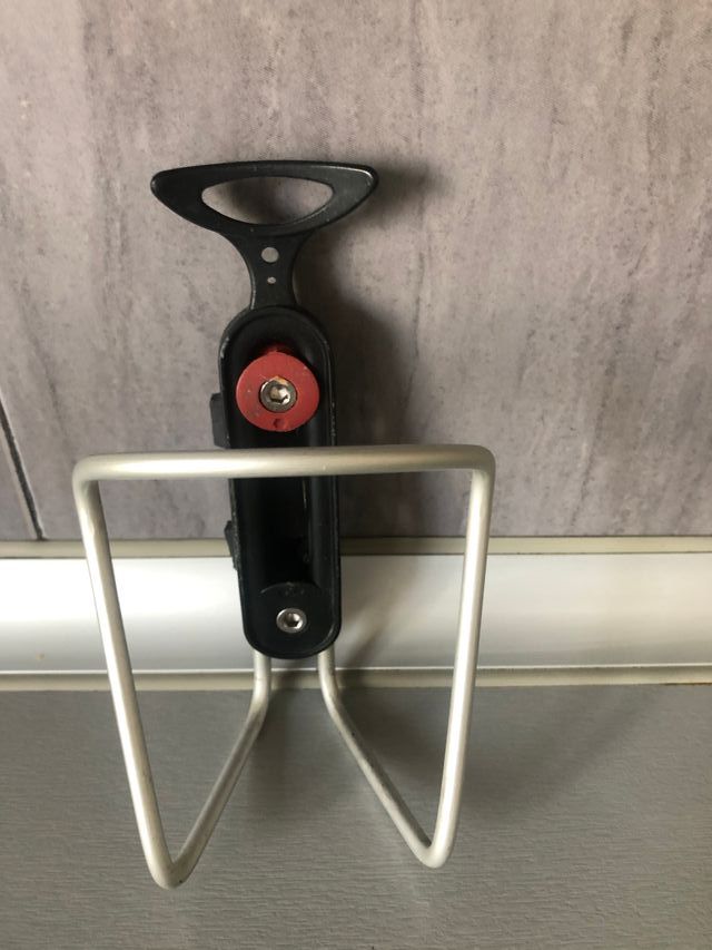 Porta bidones bicicleta con soporte para fijación