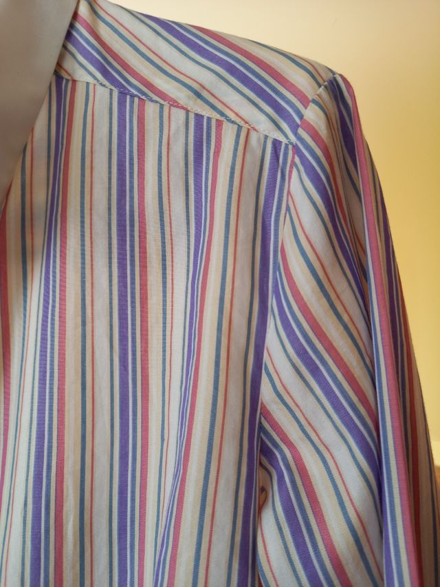 Camisa ideal de rayas moradas ,talla 42