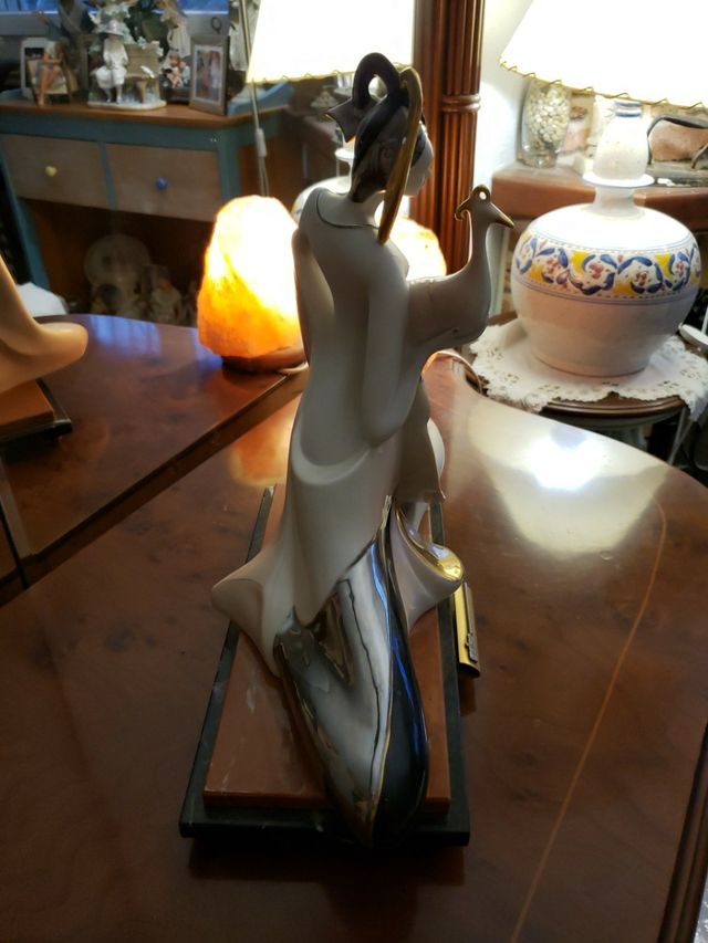 FIGURA GALOS DE PORCELANA