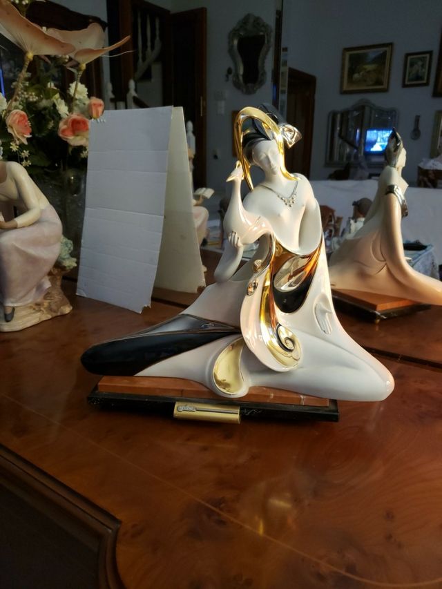 FIGURA GALOS DE PORCELANA