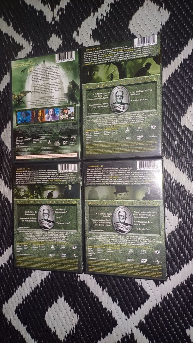 CONFEZIONE DA COLLEZIONE MONSTER CLASSIC E VAN HELSING