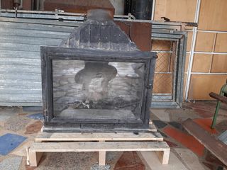 Chimenea con puerta de segunda mano por 180 € en Devesa en WALLAPOP