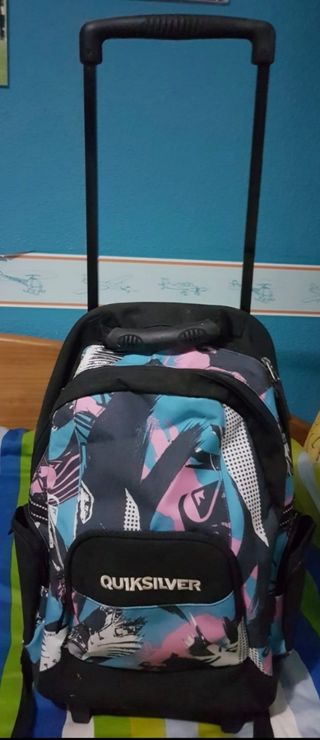 Se vende mochila Quiksilver de ruedas de segunda mano por 25 EUR en Arenas  de San Pedro en WALLAPOP