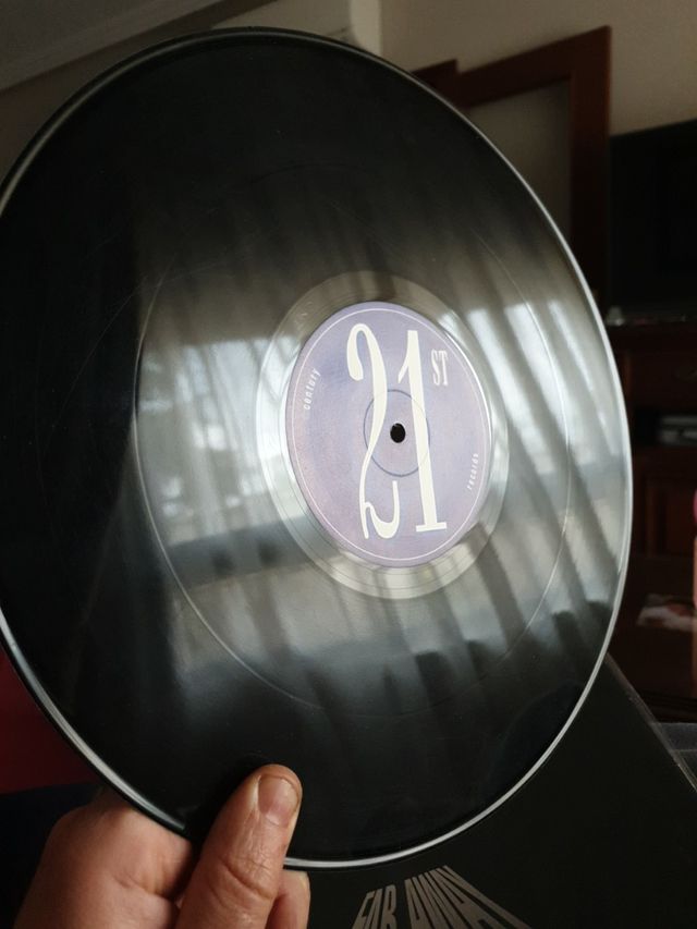 shannon James  far away buen estado