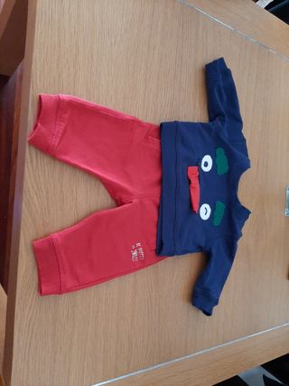 Chándal bebé El Corte Inglés. Talla 3-6 meses de segunda mano por 6 EUR en  Oleiros en WALLAPOP