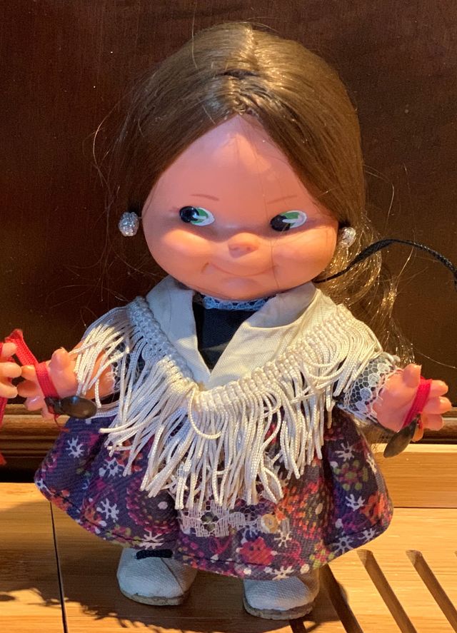 Muñeca antigua. traje regional charro.