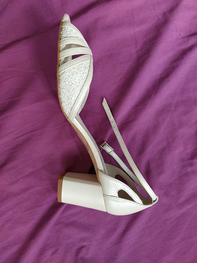 zapato nuevo abierto