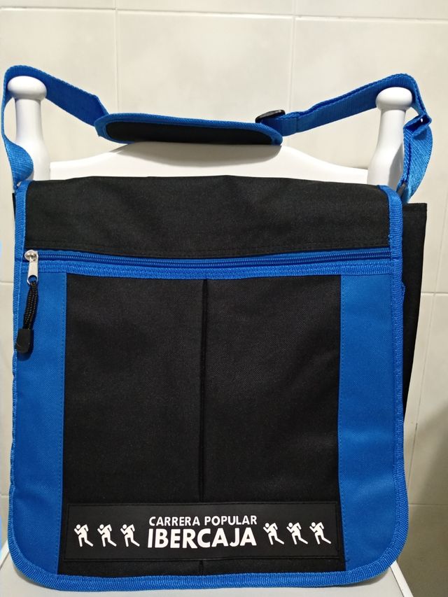 Bolsa con bandolera. A estrenar. Carrera Ibercaja