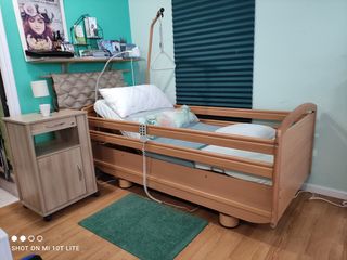 Cama electrica con carro elevador