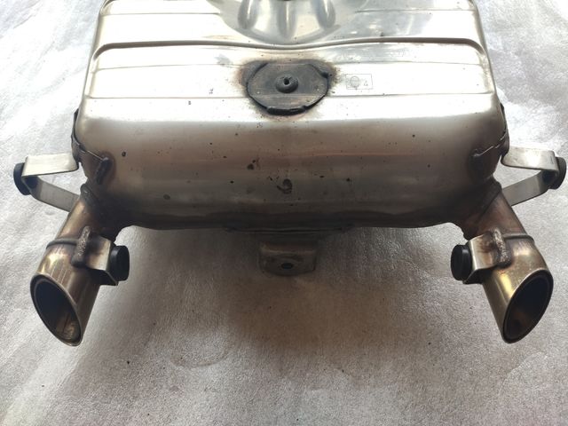 Escape original Suzuki GSR 600 .