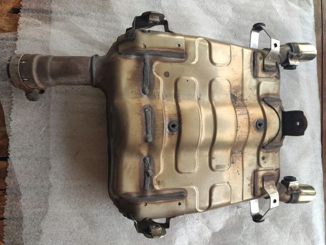 Escape original Suzuki GSR 600 .