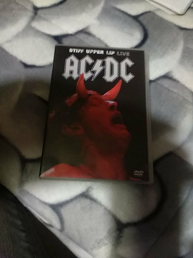 ACDC. stiff upper lip live DVD