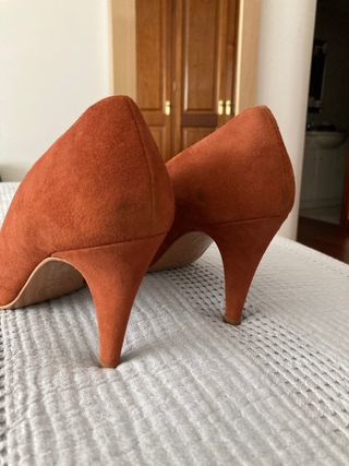 Zapatos BIMBA Y LOLA de tacón color teja talla 39 de segunda mano por 40  EUR en Vigo en WALLAPOP