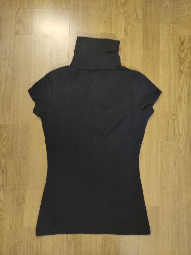 Camiseta cuello alto Zara
