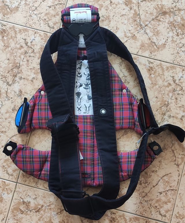 Mochila portabebés seminuevo marca BabyBjörn!!