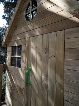 CASITA EN ARBOL 2,10 X 2 M INSTALADA EN TU JARDÍN