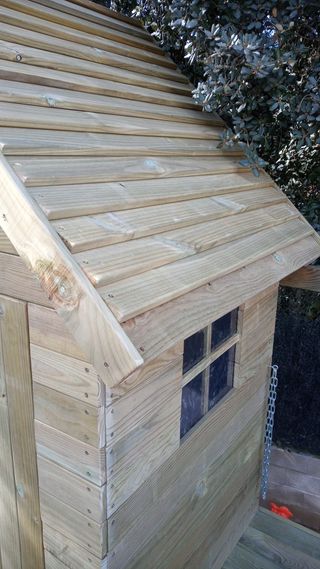 CASITA EN ARBOL 2,10 X 2 M INSTALADA EN TU JARDÍN