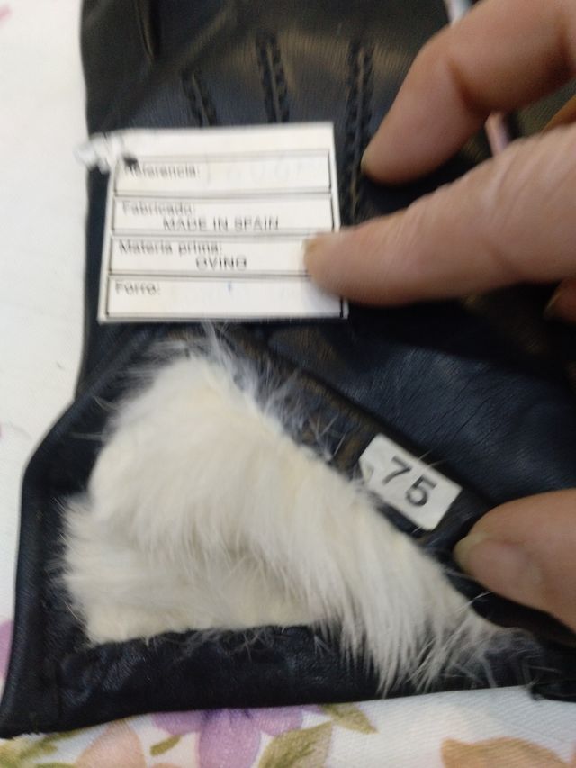 Guantes negros de piel