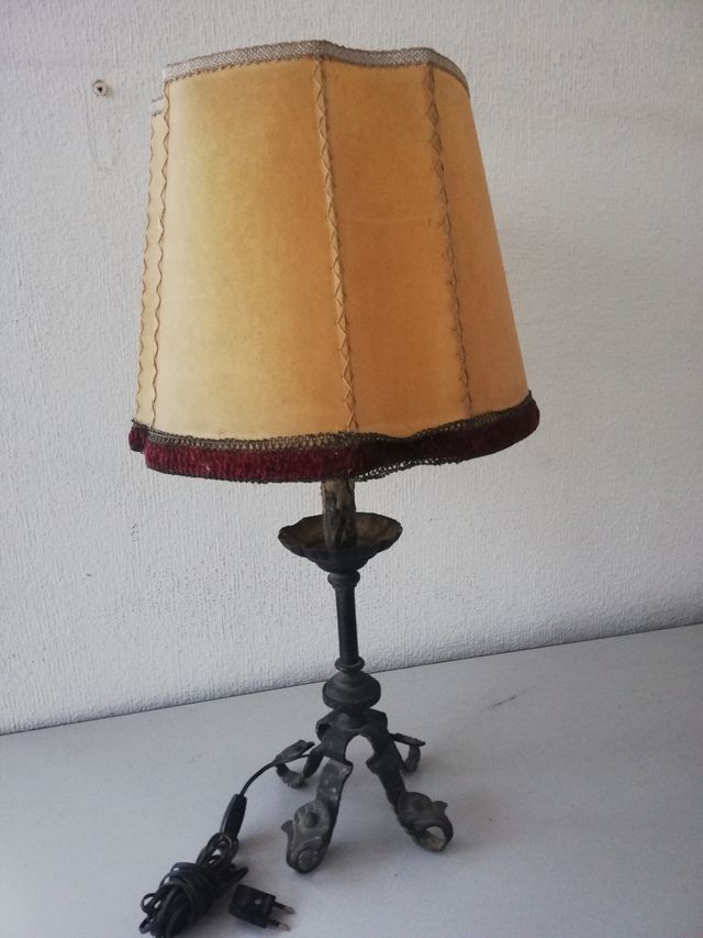RÚSTICA LAMPARA DE FORJA Y PERGAMINO