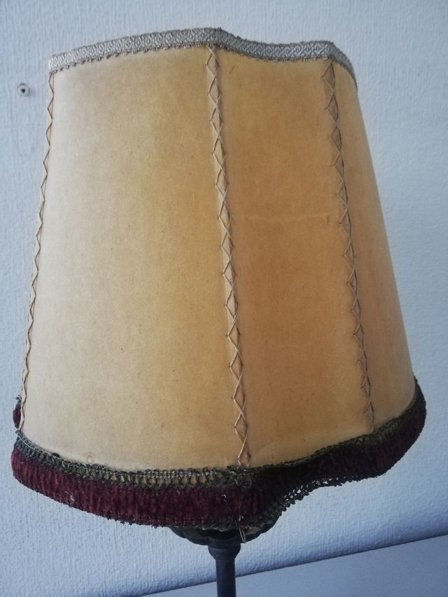 RÚSTICA LAMPARA DE FORJA Y PERGAMINO