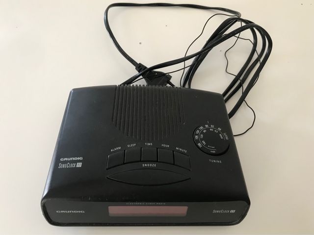 Vintage Grundig Radio con Alarma