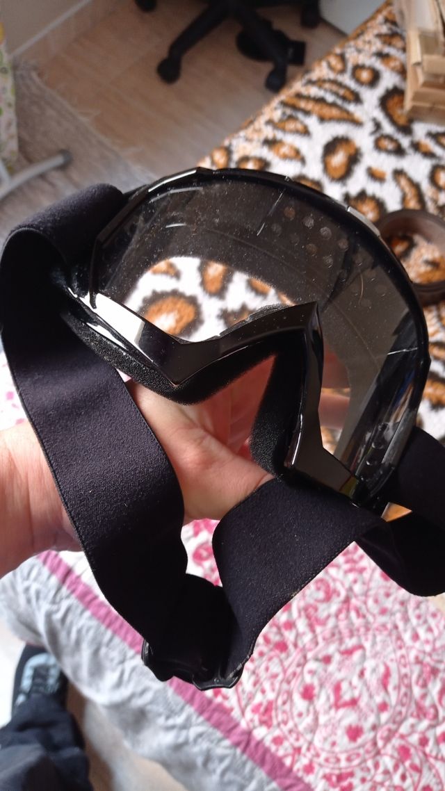 casco , gafas , protecciones y pantalon