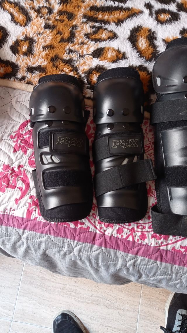 casco , gafas , protecciones y pantalon