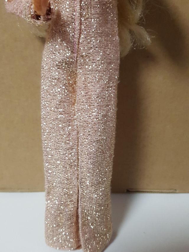 MONO CON BRILLOS PARA BARBIE TRESSY SINDY