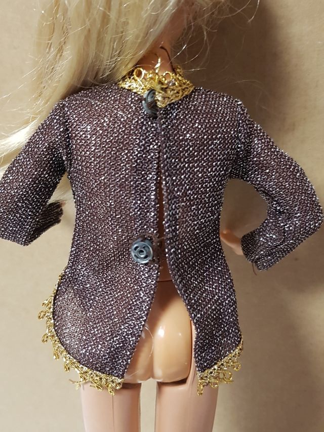 PRECIOSA CAMISA CON BRILLOS Y RIBETE EN ORO BARBIE