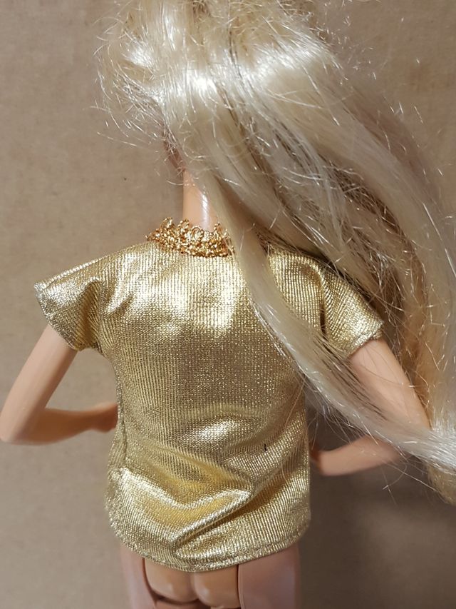 CHALECO DORADO CON RIBETE PARA BARBIE