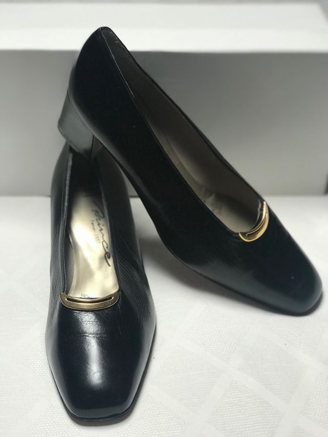 Zapatos piel mujer. Talla 39, aunque da mas talla