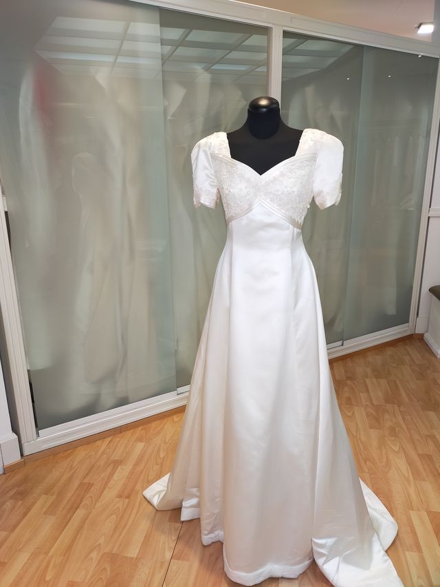 VESTIDO DE NOVIA CORTE IMPERIO CON MANGA CORTA