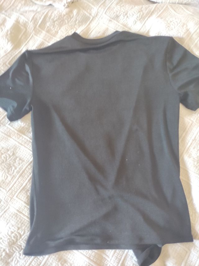 camiseta negra de House of cb