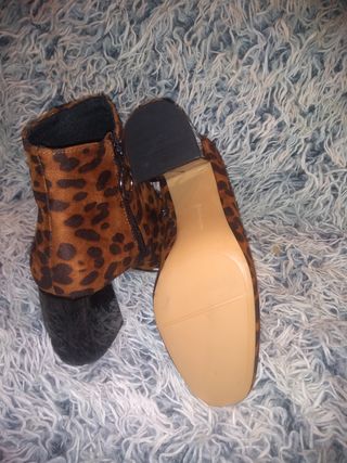 Botines animal print Stradivarius talla 37 de segunda mano por 28 EUR en  Verín en WALLAPOP