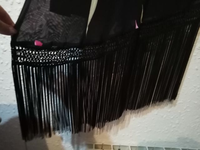 falda con bajos de mantón de manila.