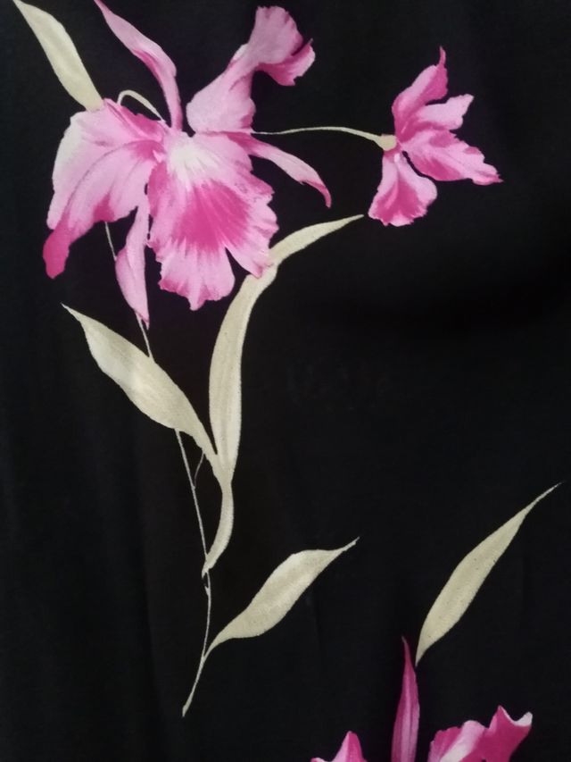 falda con bajos de mantón de manila.