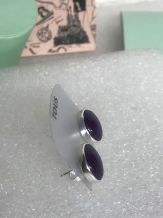 PENDIENTES TOUS MOD. Sucre. Color morado nuevo
