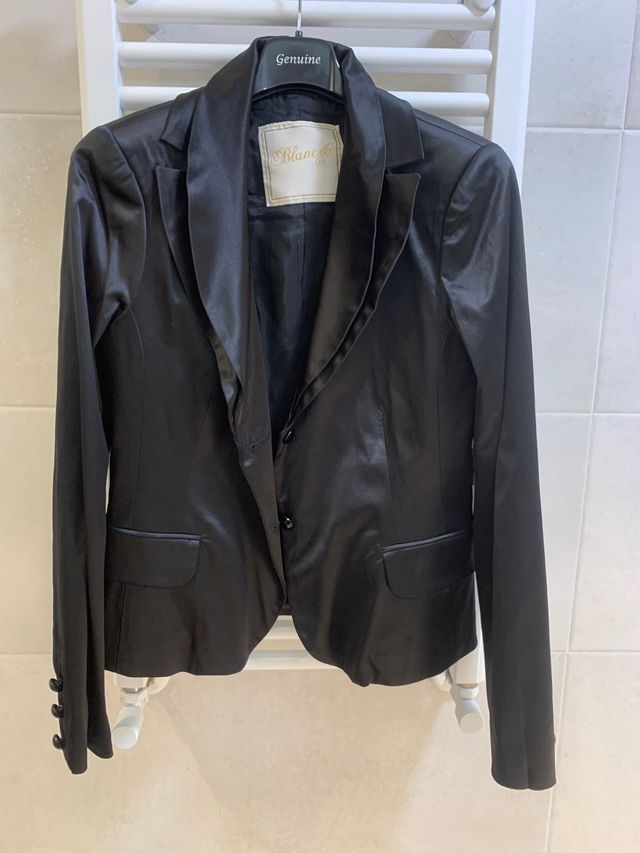 Blazer satén negro , talla 38 sin estrenar