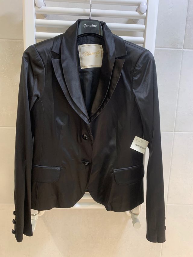 Blazer satén negro , talla 38 sin estrenar