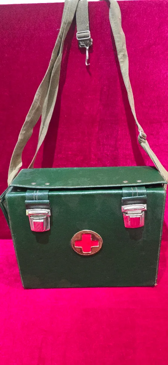 Antiguo botiquin militar años 60