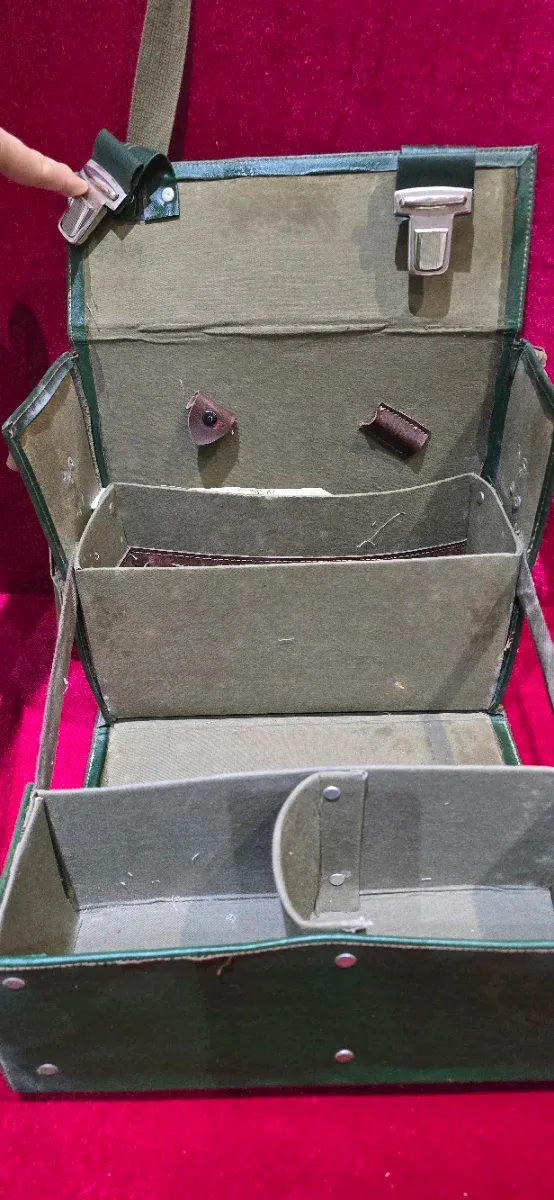 Antiguo botiquin militar años 60