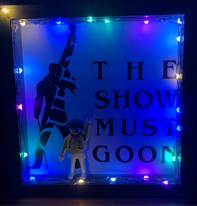 Cuadro lamparita " Show must go on"