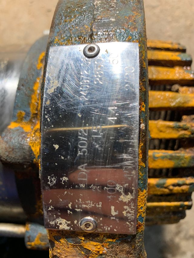 Bomba de agua trifasica