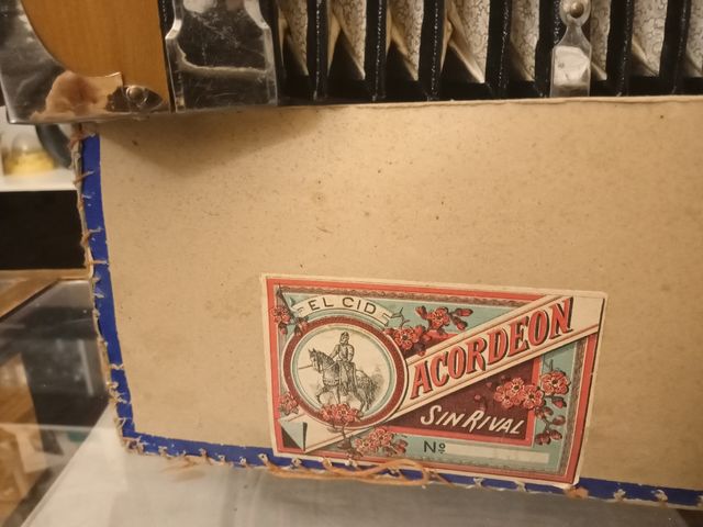 Acordeón antiguo El Cid