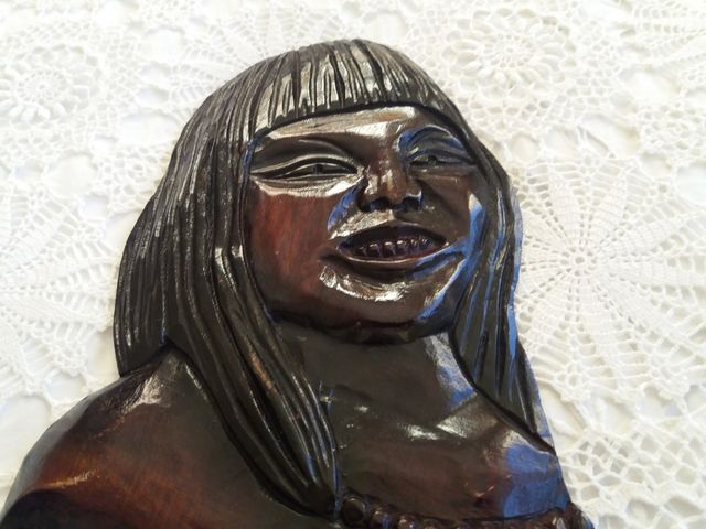 PAREJA D NATIVOS TALLADA EN MADERA