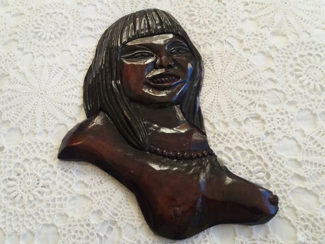 PAREJA D NATIVOS TALLADA EN MADERA