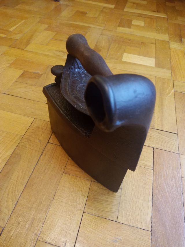 Plancha hierro U.C. Mondragón