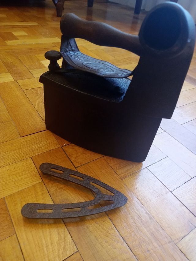 Plancha hierro U.C. Mondragón