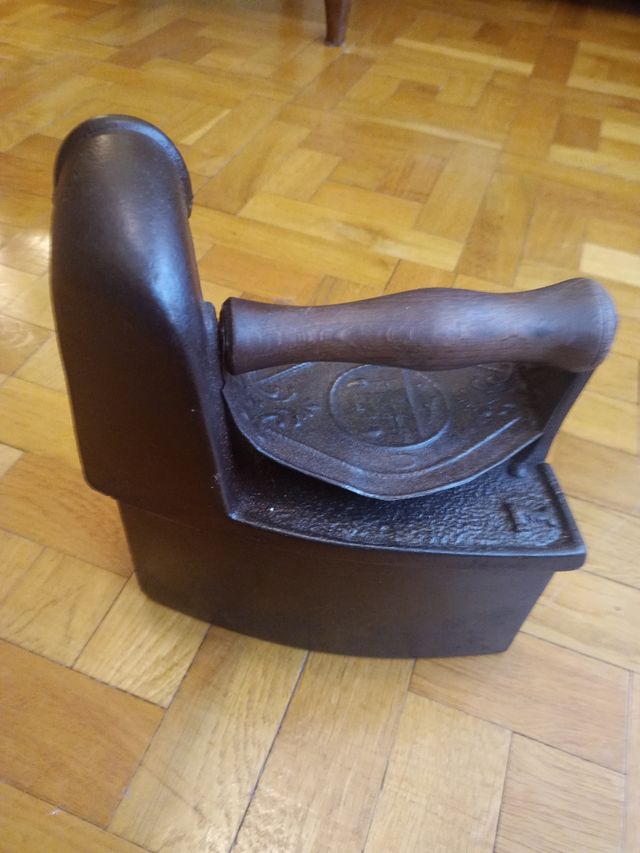 Plancha hierro U.C. Mondragón